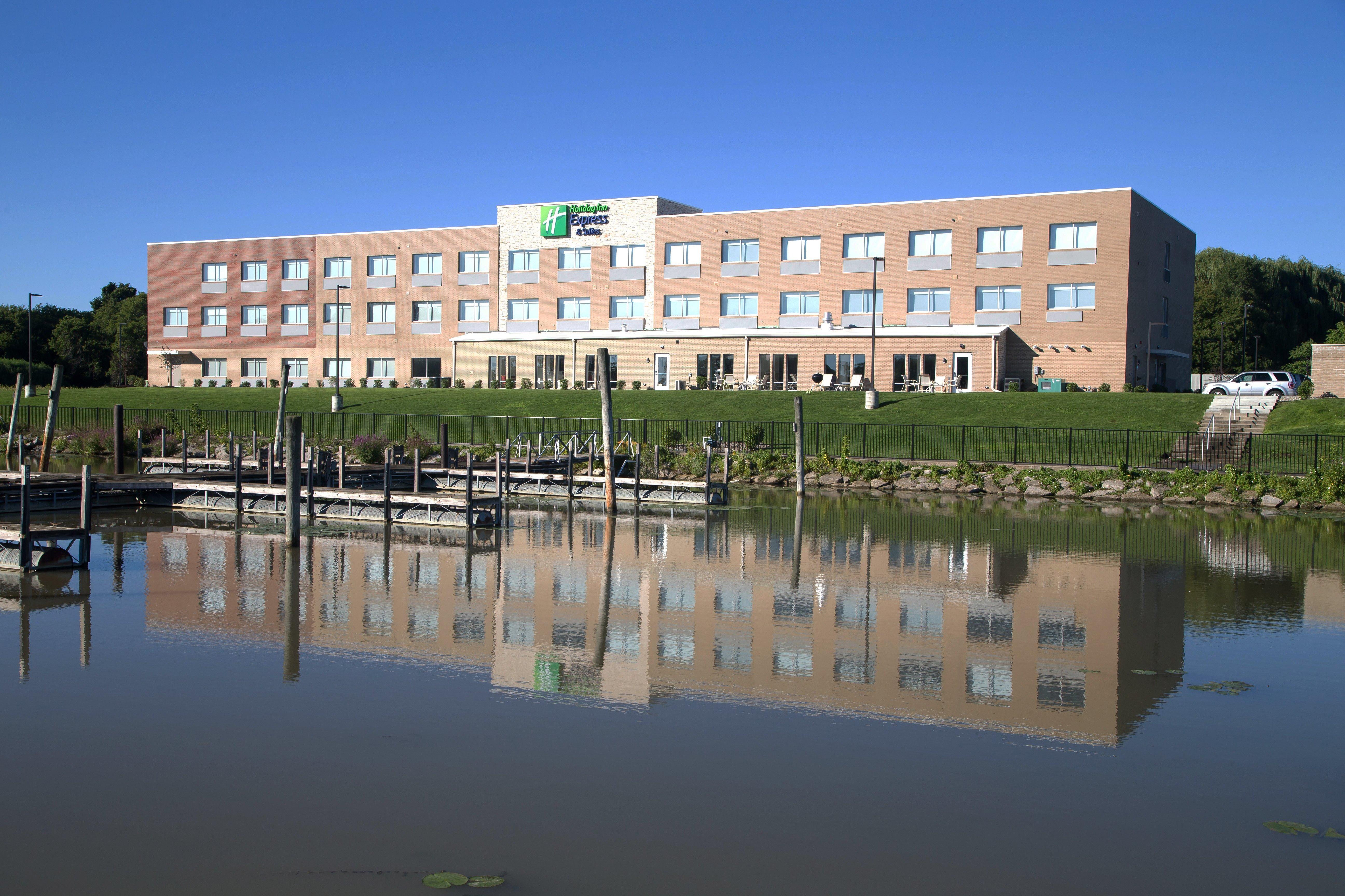 Holiday Inn Express & Suites Port Huron, An Ihg Hotel Екстериор снимка